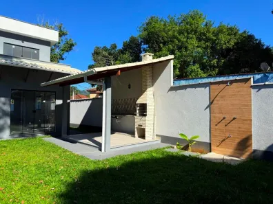 Casa com 4 Quartos para venda ou aluguel, 126m² no Centro, Guapimirim