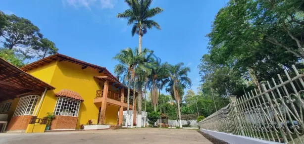 Fazenda / Sítio / Chácara com 3 Quartos à venda, 406m² no Parque Industrial do Pinheirinho, Embu das Artes