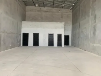 Galpão / Depósito / Armazém para alugar, 300m² no Vila Vitória, Mogi das Cruzes