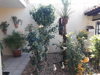 Sobrado com 3 Quartos à venda, 240m² no Vila Pasti, Louveira