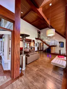 Casa de Condomínio com 5 Quartos para venda ou aluguel, 400m² no Colinas Capivari, Campos do Jordão
