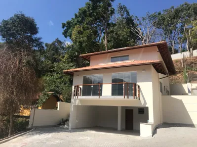 Casa de Condomínio com 3 Quartos para alugar, 200m² no Cônego, Nova Friburgo