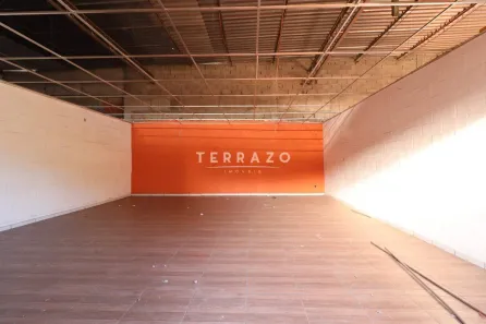 Galpão / Depósito / Armazém para alugar, 200m² no Várzea, Teresópolis