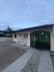 Casa com 5 Quartos para alugar, 390m² no Universitário, Tijucas
