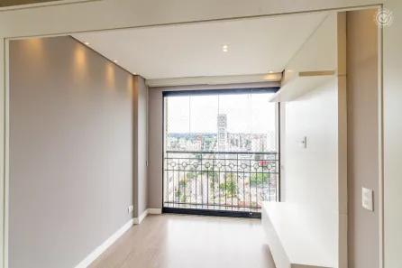 Apartamento com 2 Quartos para alugar, 50m² no Centro, Curitiba