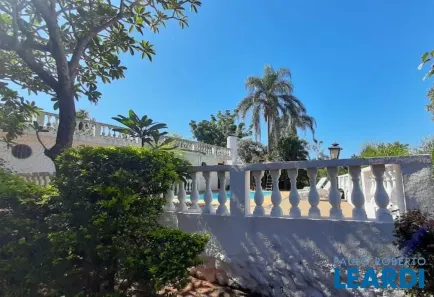 Fazenda / Sítio / Chácara com 2 Quartos à venda, 420m² no Chácara da Colina, Atibaia