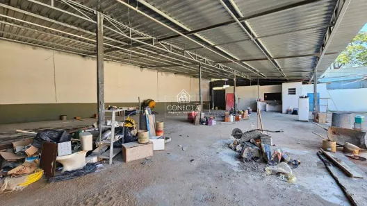 Galpão / Depósito / Armazém à venda, 850m² no Brasil, Uberlândia