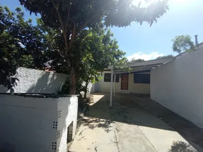 Casa com 2 Quartos para alugar, 52m² no Água Verde, Curitiba