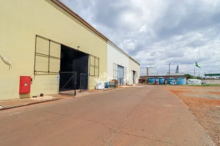 Galpão / Depósito / Armazém para alugar, 675m² no Jardim Riviera, Cambé