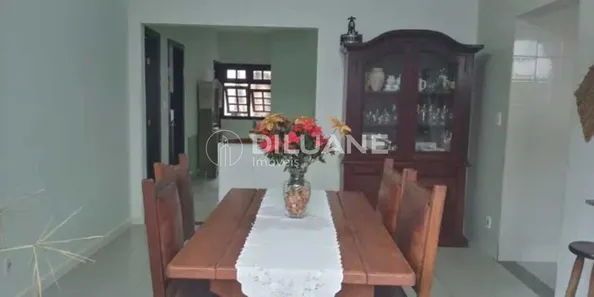 Apartamento com 5 Quartos para venda ou aluguel, 400m² no Itaipu, Niterói
