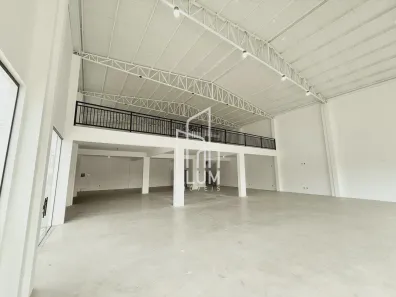 Galpão / Depósito / Armazém para alugar, 582m² no Santa Regina, Camboriú