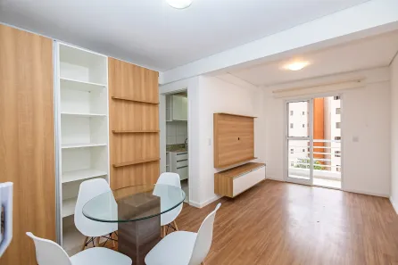 Apartamento com 2 Quartos para alugar, 45m² no Centro, Curitiba