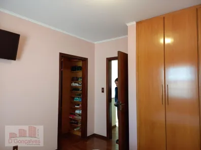 Sobrado com 4 Quartos para venda ou aluguel, 225m² no Taboão, Diadema