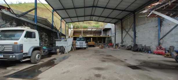 Galpão / Depósito / Armazém à venda, 700m² no Voldac, Volta Redonda