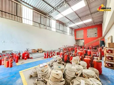 Galpão / Depósito / Armazém à venda, 300m² no Bom Pastor, Divinópolis