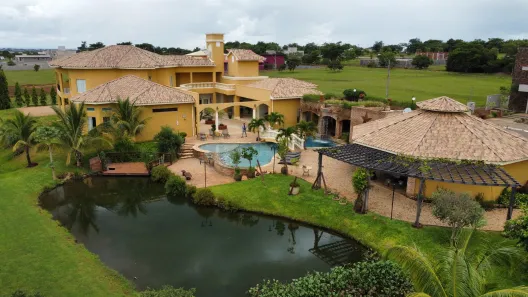 Sobrado com 4 Quartos à venda, 1200m² no , Hidrolândia