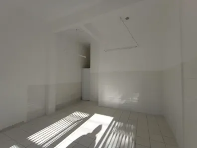 Loja / Salão / Ponto Comercial para alugar, 34m² no Bacacheri, Curitiba