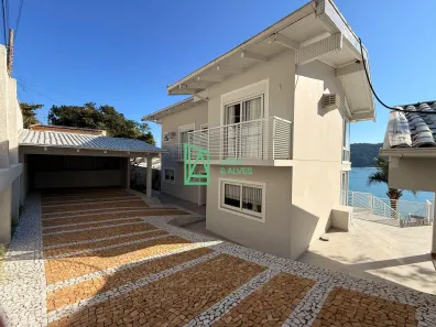 Sobrado com 3 Quartos à venda, 530m² no Gravatá, Penha