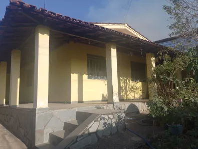 Casa com 4 Quartos à venda, 90m² no Centro, Florestal