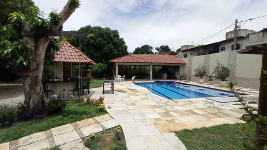 Fazenda / Sítio / Chácara com 9 Quartos para venda ou aluguel, 550m² no Jangurussu, Fortaleza