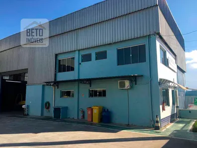 Galpão / Depósito / Armazém para venda ou aluguel, 900m² no Imboassica, Macaé
