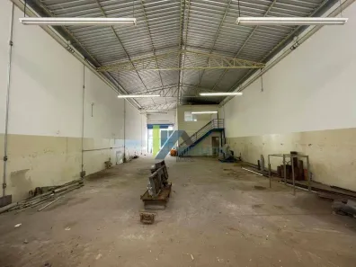 Galpão / Depósito / Armazém para venda ou aluguel, 271m² no Aglomeração Urbana de Jundiaí, Louveira
