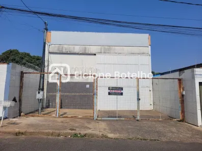 Galpão / Depósito / Armazém à venda, 350m² no Nossa Senhora das Graças, Uberlândia