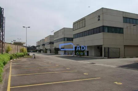 Galpão / Depósito / Armazém para alugar, 750m² no Quitaúna, Osasco