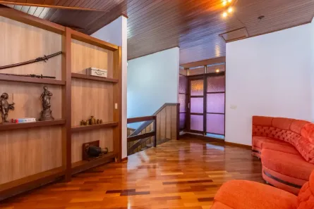 Sobrado com 3 Quartos à venda, 245m² no Bom Retiro, Curitiba