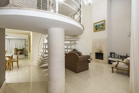Casa com 4 Quartos para alugar, 316m² no Jardim Social, Curitiba