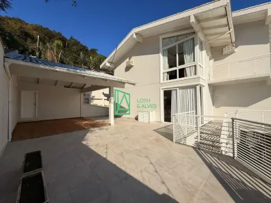 Sobrado com 3 Quartos à venda, 530m² no Gravatá, Penha