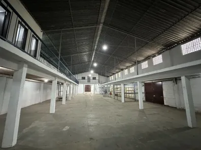 Galpão / Depósito / Armazém para venda ou aluguel, 600m² no Várzea das Moças, Niterói