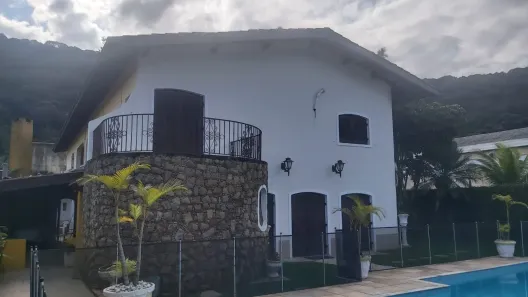 Sobrado com 5 Quartos para venda ou aluguel, 749m² no Guaiúba, Guarujá