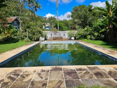 Casa com 4 Quartos para alugar, 800m² no Castelanea, Petrópolis