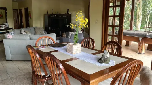Casa de Condomínio com 3 Quartos para venda ou aluguel, 277m² no Caraguatá, Mairiporã