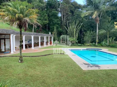 Fazenda / Sítio / Chácara com 4 Quartos à venda, 300m² no Cuiabá, Petrópolis