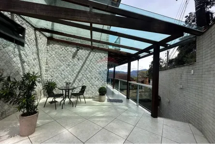 Casa com 3 Quartos à venda, 375m² no Castelanea, Petrópolis