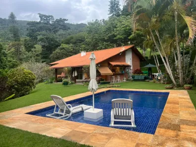 Casa de Condomínio com 2 Quartos à venda, 1380m² no Nogueira, Petrópolis