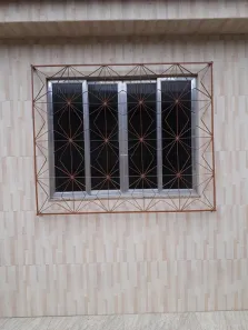 Casa com 2 Quartos para alugar, 35m² no Centro, Nilópolis