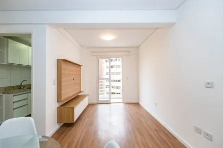 Apartamento com 2 Quartos para alugar, 45m² no Centro, Curitiba