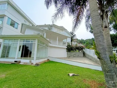 Casa com 3 Quartos para alugar, 322m² no Comerciário, Criciúma