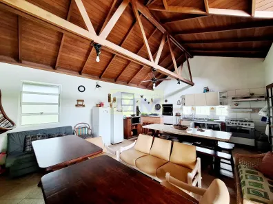 Fazenda / Sítio / Chácara com 3 Quartos à venda, 200m² no Jardim Paulista, Campina Grande do Sul