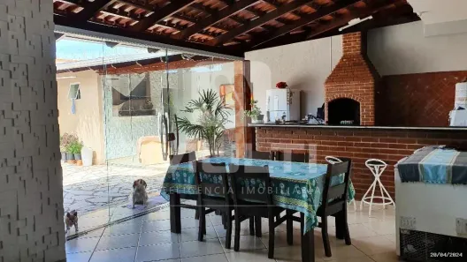 Loja / Salão / Ponto Comercial com 3 Quartos à venda, 200m² no Nova Uberlândia, Uberlândia