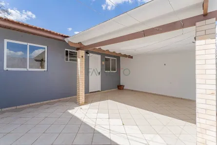 Casa com 3 Quartos para alugar, 46m² no Uberaba, Curitiba