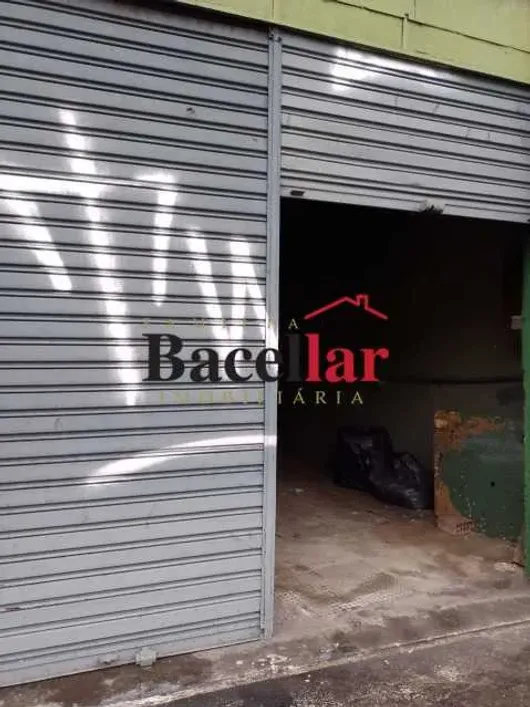 Foto do imóvel - Ponto comercial/Loja/Box à venda com 122 m² e 2 banheiros próximo à Estação Mangueira / Jamelão.