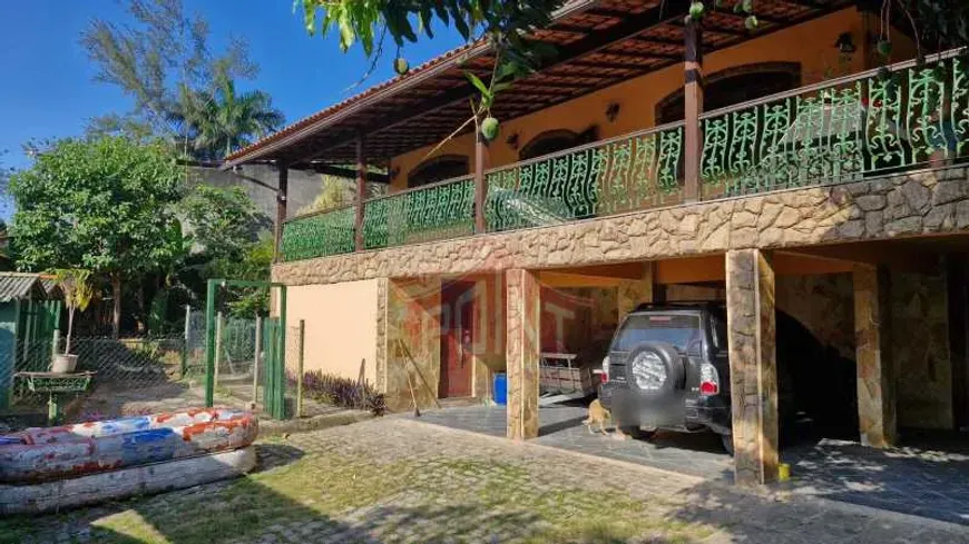 Foto do imóvel - Casa à venda com 3 quartos, 1 suíte, 256 m², 2 banheiros e 3 vagas na garagem em