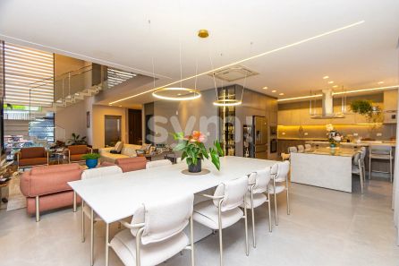 Casa de Condomínio com 3 Quartos à venda, 425m² no Uberaba, Curitiba