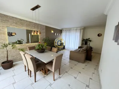 Casa com 3 Quartos para alugar, 180m² no Centro, Jacareí