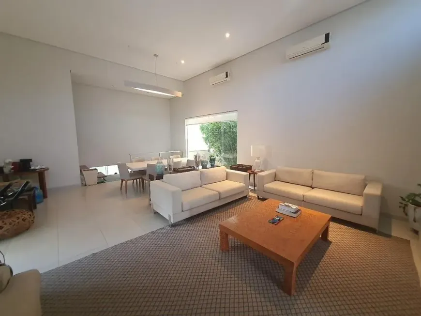 Foto do imóvel - Casa de condomínio à venda com 3 quartos, 3 suítes, 259 m², 4 banheiros e 2 vagas em