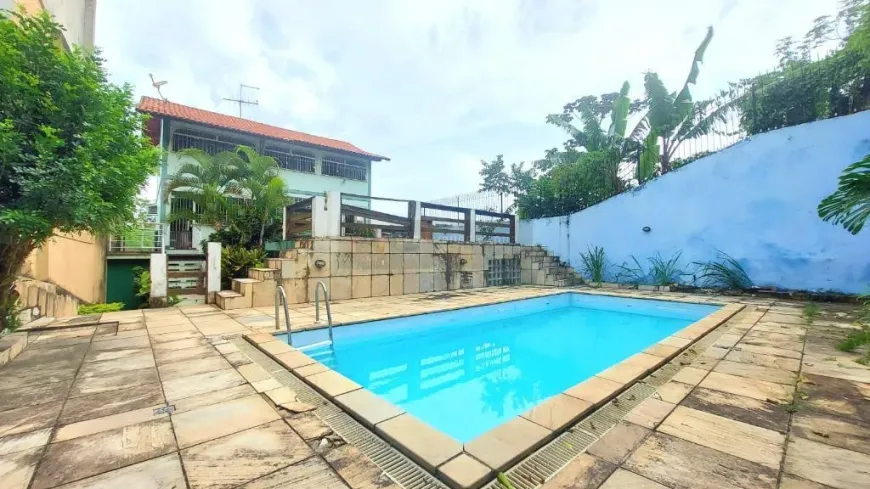 Foto do imóvel - Casa à venda com 7 quartos, 3 suítes, 230 m² e piscina no condomínio em